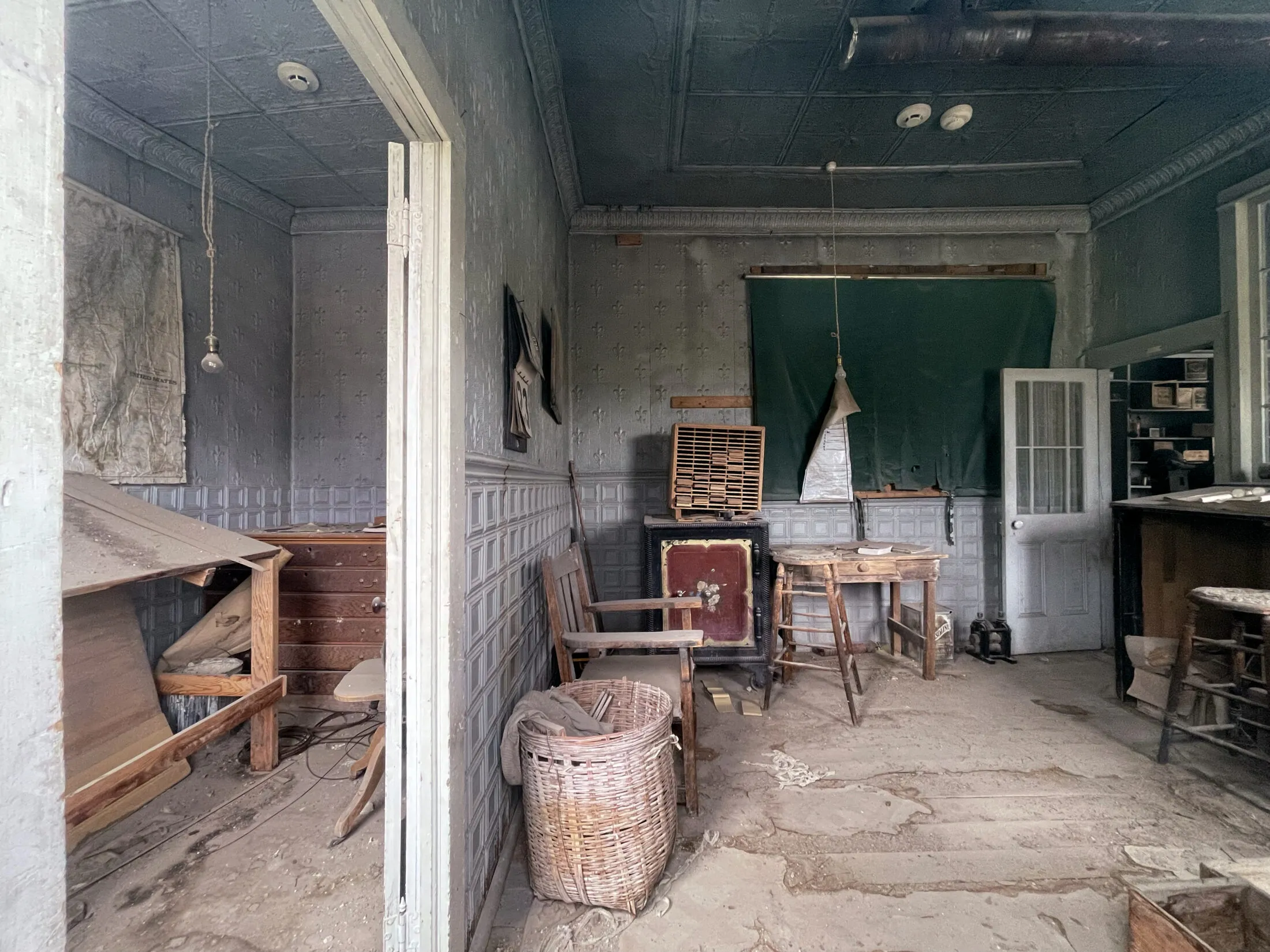 Another shot of the office.