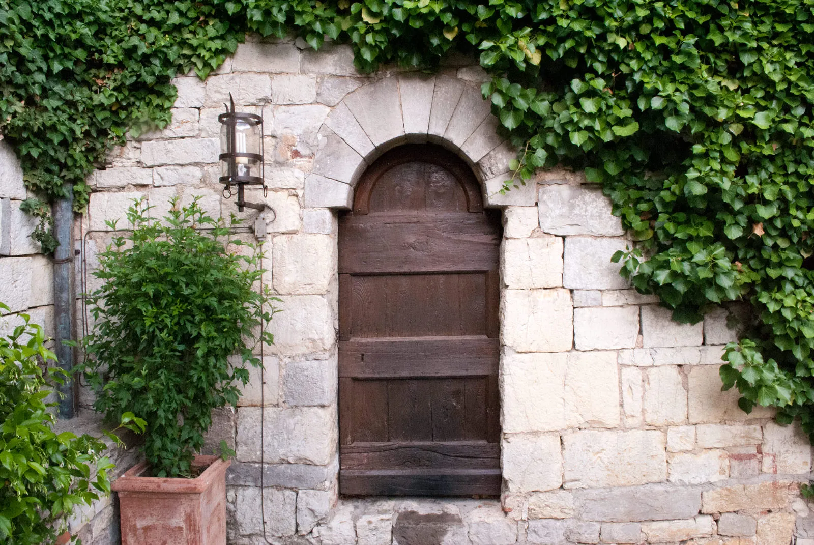 A small door in the corner of the courtyard at Castello di Spaltenna